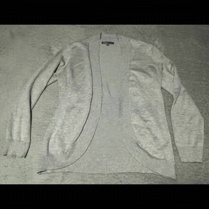 89TH & Madison open cardigan size medium. Soft, grey, excellent condition!